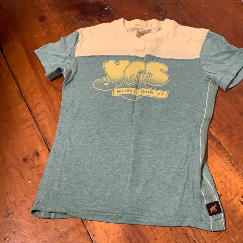 Trunk Ltd. Vintage YES 77 Your Tee